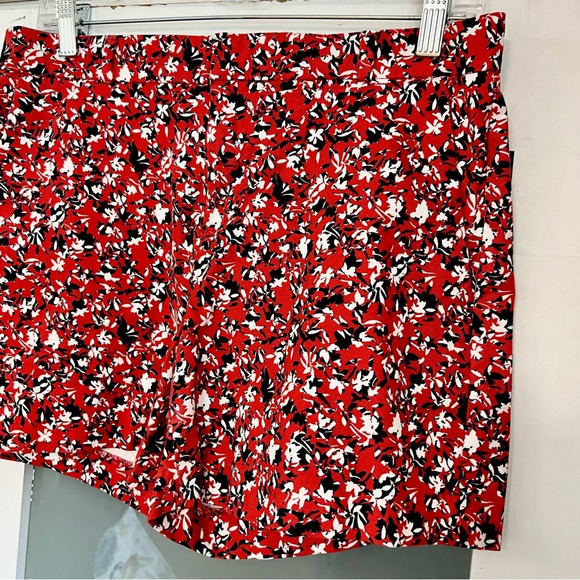 Banana Republic Floral Print Shorts Red Black White Cotton Blend Womens Size 4 - Picture 6 of 10